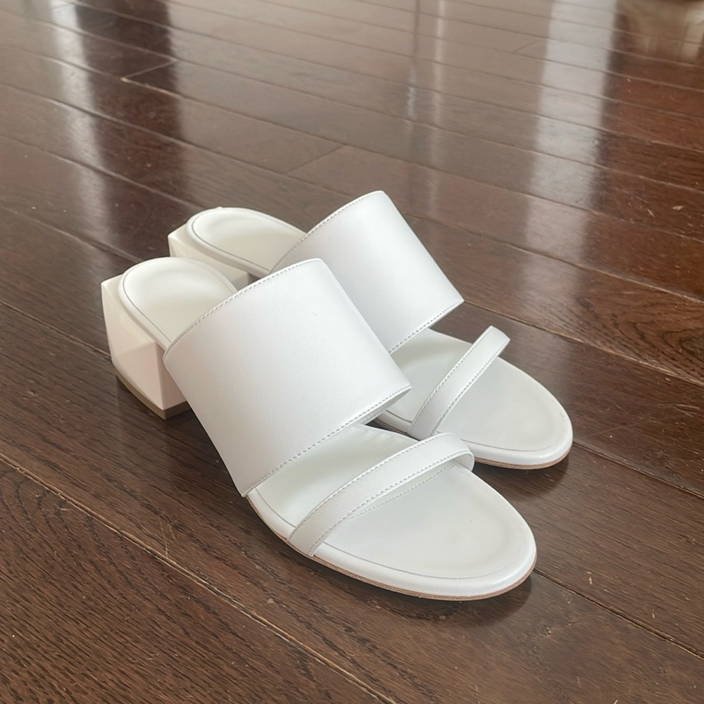 Hermès Cornelia Sandals in white. Size 36. New with box and dust bag.
